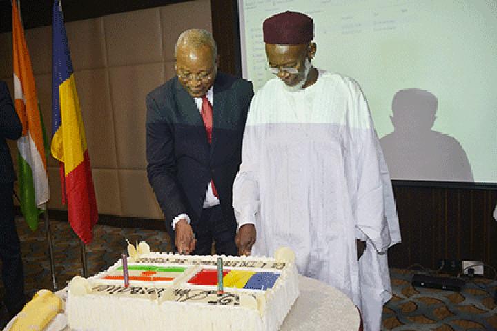Célébration du 62ème anniversaire de la fête Nationale de la République du Tchad : ‘’Les relations bilatérales entre le Niger et le Tchad remontent à la nuit des temps et se solidifient’’, déclare le diplomate tchadien Célébration du 62ème anniversaire de la fête Nationale de la République du Tchad : ‘’Les relations bilatérales entre le Niger et le Tchad remontent à la nuit des temps et se solidifient’’, déclare le diplomate tchadien