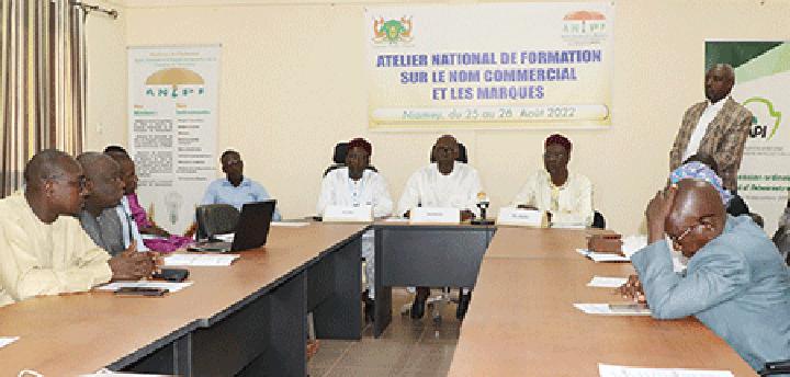 Atelier national de formation sur le nom commercial et la marque de l’industrie : Protéger le nom, le marque, le sigle et l’enseigne comme propriétés commerciales et industrielles Atelier national de formation sur le nom commercial et la marque de l’industrie : Protéger le nom, le marque, le sigle et l’enseigne comme propriétés commerciales et industrielles