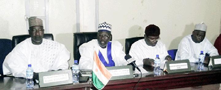 Mission ministérielle de pré-évaluation de la Campagne Agro-Sylvo -Pastorale et Hydraulique de 2022 dans la Région d’Agadez : “Sur les 24 postes suivis, la situation pluviométrique est excédentaire au niveau de 14 postes par rapport à 2021 à la même période” selon le ministre Laouan Magagi Mission ministérielle de pré-évaluation de la Campagne Agro-Sylvo -Pastorale et Hydraulique de 2022 dans la Région d’Agadez : “Sur les 24 postes suivis, la situation pluviométrique est excédentaire au niveau de 14 postes par rapport à 2021 à la même période” selon le ministre Laouan Magagi