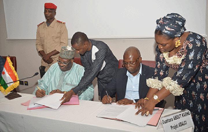 Formation des membres de la CNDH sur les Droits Humains et le Droit International Humanitaire : Outiller les participants sur les stratégies de plaidoyer et les techniques d’investigation Formation des membres de la CNDH sur les Droits Humains et le Droit International Humanitaire : Outiller les participants sur les stratégies de plaidoyer et les techniques d’investigation