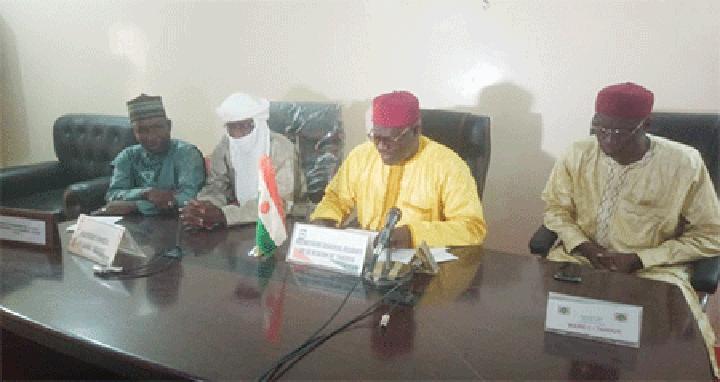 Rencontre d’échanges sur le concept de la “théorie de changement” à Tahoua : Doter les administrations déconcentrées de l’État des outils de la bonne gouvernance Rencontre d’échanges sur le concept de la “théorie de changement” à Tahoua : Doter les administrations déconcentrées de l’État des outils de la bonne gouvernance