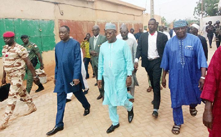 Inauguration de kiosques modernes mobiles et d’un marché annexe à l’Ecogare de Niamey : Niamey la capitale équipée d’un échantillon de 10 kiosques modernes mobiles et d’une annexe de 555 boutiques Inauguration de kiosques modernes mobiles et d’un marché annexe à l’Ecogare de Niamey : Niamey la capitale équipée d’un échantillon de 10 kiosques modernes mobiles et d’une annexe de 555 boutiques