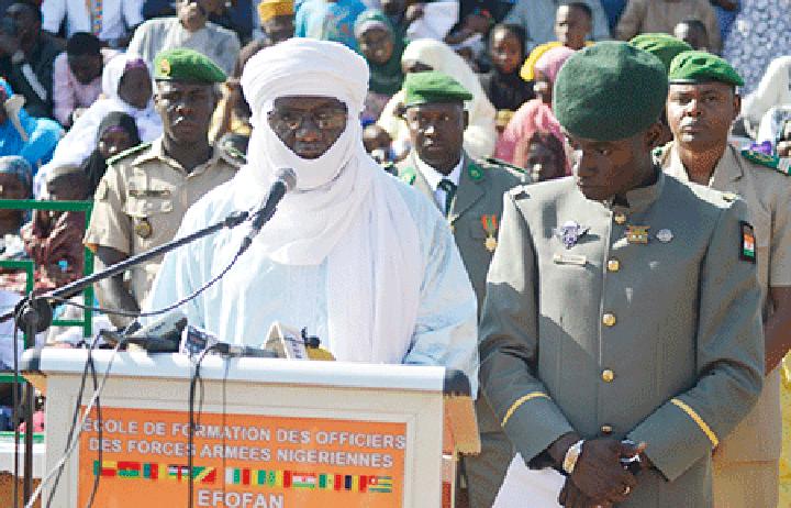Cérémonie de triomphe de la 17ème promotion, “DJIBO BAKARY’’ de l’EFOFAN : 115 officiers d’active dont 99 officiers nationaux prêts à servir Cérémonie de triomphe de la 17ème promotion, “DJIBO BAKARY’’ de l’EFOFAN : 115 officiers d’active dont 99 officiers nationaux prêts à servir