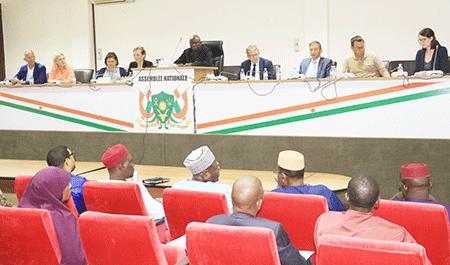 Coopération Niger-Allemagne : Echanges entre une délégation parlementaire allemande et la Commission Défense et Sécurité de l’Assemblée nationale Coopération Niger-Allemagne : Echanges entre une délégation parlementaire allemande et la Commission Défense et Sécurité de l’Assemblée nationale