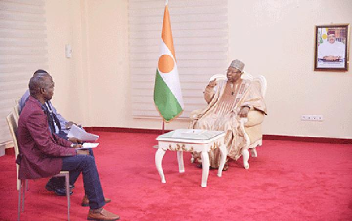 Interview exclusive de SEM. Ouhoumoudou Mahamadou, Premier ministre, Chef du Gouvernement : « Nous avons besoin de la paix, en termes de sécurité, de dialogue avec la classe politique et avec les syndicats, pour que tout le monde se mette au travail » Interview exclusive de SEM. Ouhoumoudou Mahamadou, Premier ministre, Chef du Gouvernement : « Nous avons besoin de la paix, en termes de sécurité, de dialogue avec la classe politique et avec les syndicats, pour que tout le monde se mette au travail »