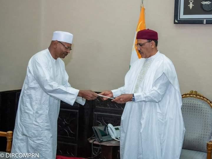 La coopération sécuritaire au centre d’un entretien entre le Président Bazoum et un émissaire de la présidence tchadienne La coopération sécuritaire au centre d’un entretien entre le Président Bazoum et un émissaire de la présidence tchadienne