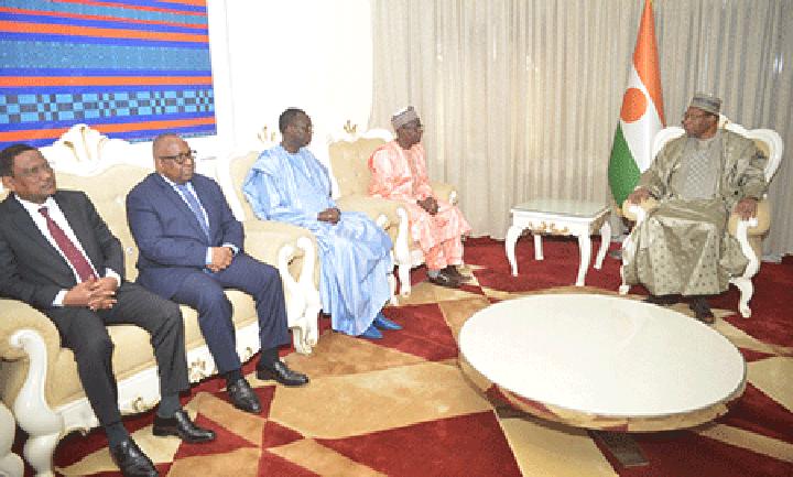 Au cabinet du Premier ministre : Le Chef du gouvernement reçoit une délégation de la Plateforme des régulateurs de l’UEMOA et de la Guinée Au cabinet du Premier ministre : Le Chef du gouvernement reçoit une délégation de la Plateforme des régulateurs de l’UEMOA et de la Guinée