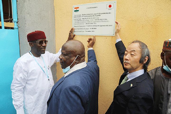 Réception des bâtiments rénovés de la société riz du Niger : Plus de 5 milliards de FCFA déployés pour promouvoir la production locale Réception des bâtiments rénovés de la société riz du Niger : Plus de 5 milliards de FCFA déployés pour promouvoir la production locale