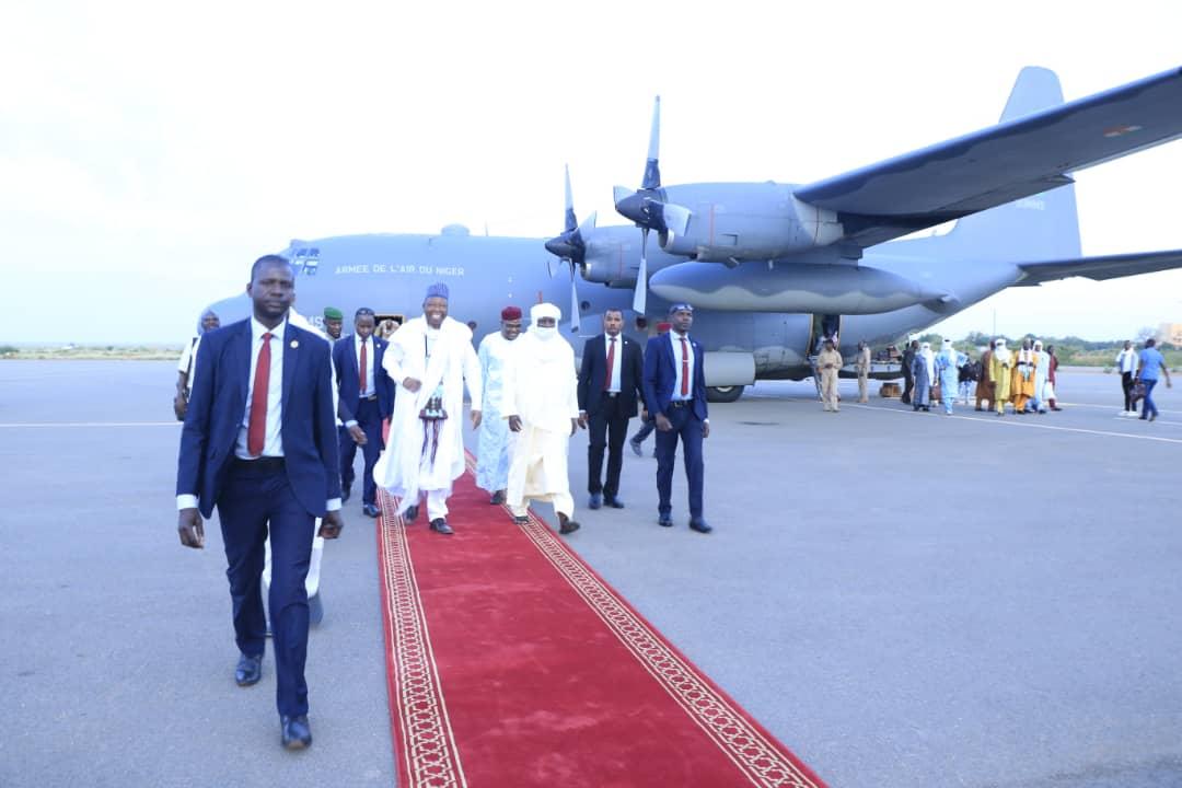 Retour à Niamey du Premier Ministre Ouhoumoudou Mahamadou des festivités de la 75ème édition de la cure salée
