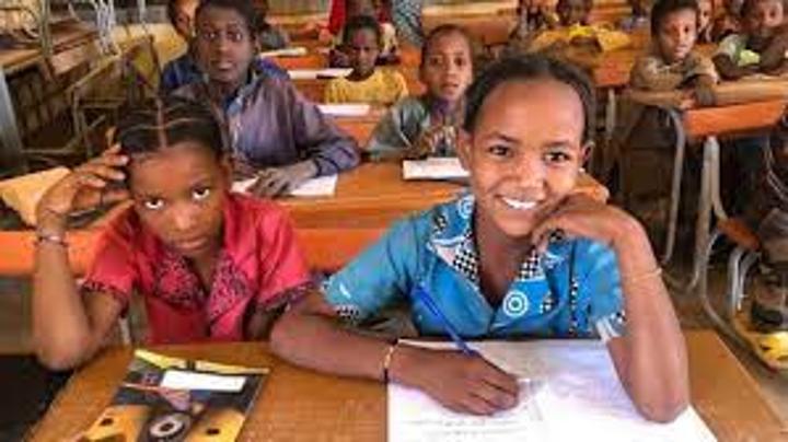 Préparatifs Rentrée Scolaire 2022-2023 : L’heure est à la recherche des fournitures et tenues scolaires dans les différents marchés et librairies de la capitale Préparatifs Rentrée Scolaire 2022-2023 : L’heure est à la recherche des fournitures et tenues scolaires dans les différents marchés et librairies de la capitale