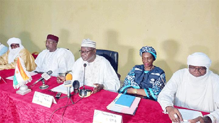 Visite de travail du ministre de la Santé Publique, de la Population et des Affaires sociales dans la région d’Agadez : Evaluation de la mise en œuvre du Plan du développement sanitaire Visite de travail du ministre de la Santé Publique, de la Population et des Affaires sociales dans la région d’Agadez : Evaluation de la mise en œuvre du Plan du développement sanitaire