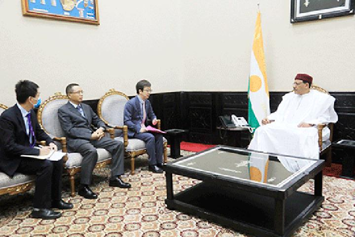 À la Présidence de la République : Le Chef de l’État reçoit l’ambassadeur de Chine au Niger À la Présidence de la République : Le Chef de l’État reçoit l’ambassadeur de Chine au Niger