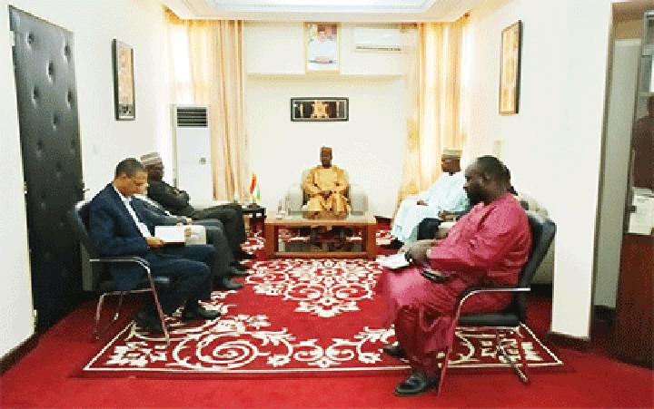 Le ministre de la Poste et des Nouvelles Technologies de l’Information rencontre les opérateurs de téléphonie mobile : Les opérateurs de téléphonie mobile invités à assurer la disponibilité et la qualité de service internet et mobile Le ministre de la Poste et des Nouvelles Technologies de l’Information rencontre les opérateurs de téléphonie mobile : Les opérateurs de téléphonie mobile invités à assurer la disponibilité et la qualité de service internet et mobile