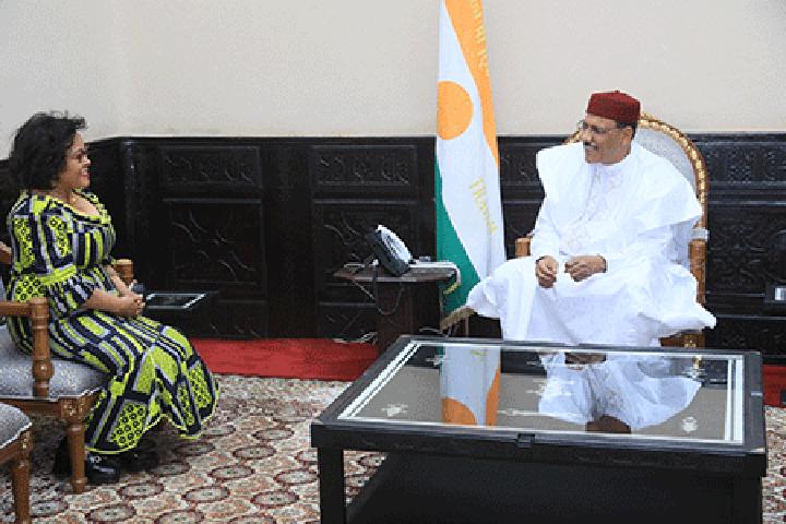 A la Présidence de la République : Le Chef de l’Etat réçoit la Directrice générale de l’AUDA-NEPAD et le Secrétaire général de l’association CGLU-Afrique A la Présidence de la République : Le Chef de l’Etat réçoit la Directrice générale de l’AUDA-NEPAD et le Secrétaire général de l’association CGLU-Afrique