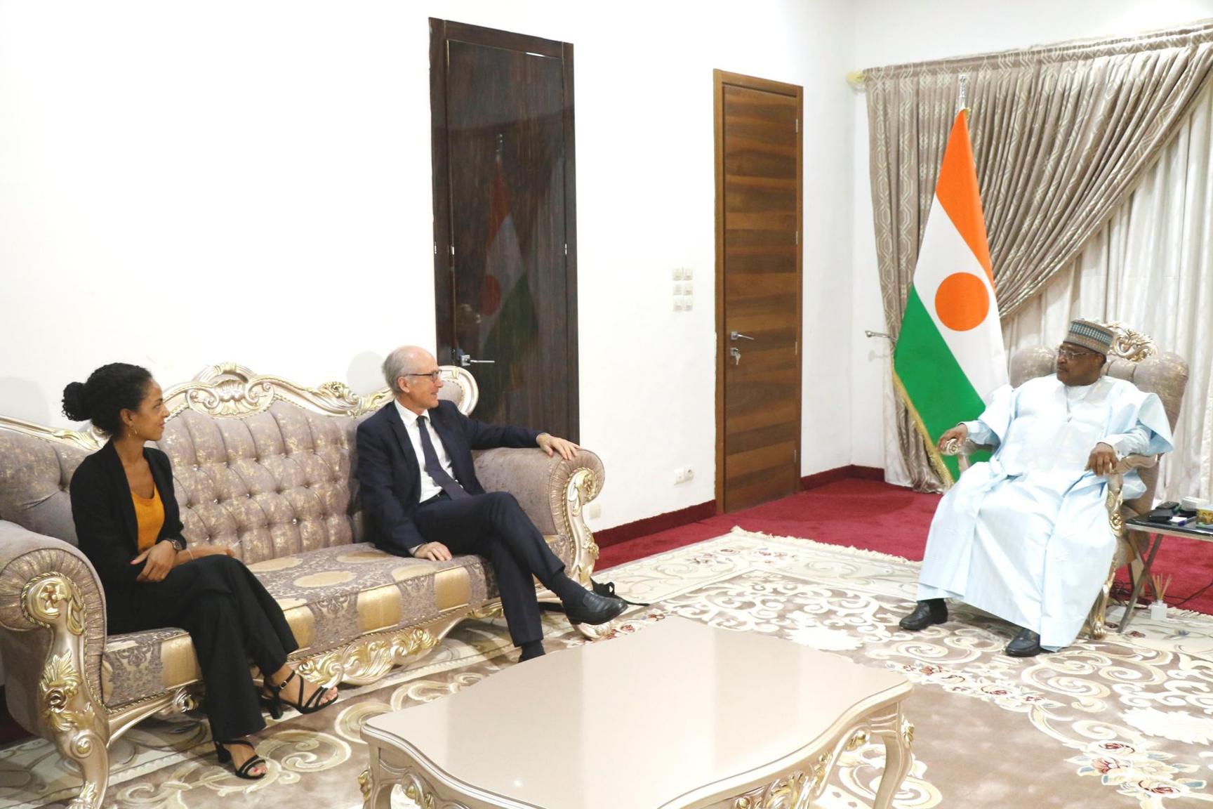 Le Président du Parlement nigérien s’entretient avec une délégation du groupe d’amitié parlementaire France-Niger Le Président du Parlement nigérien s’entretient avec une délégation du groupe d’amitié parlementaire France-Niger