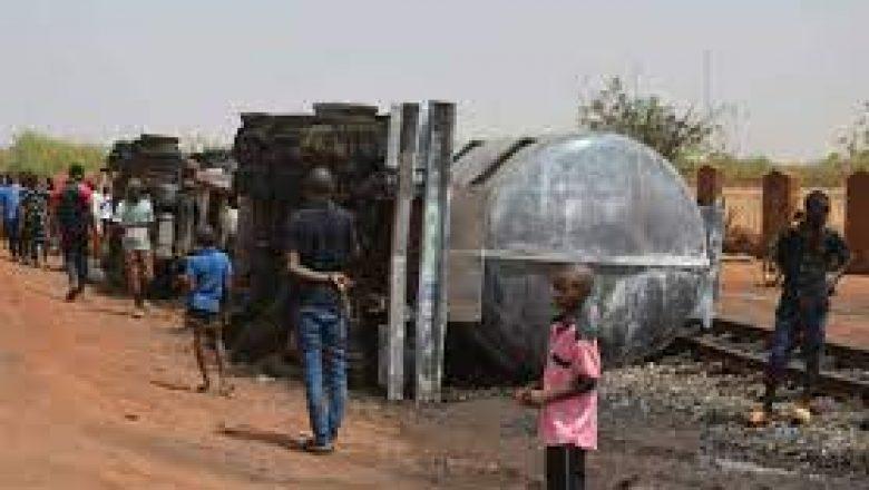 Sept morts dans un incendie Sept morts dans un incendie