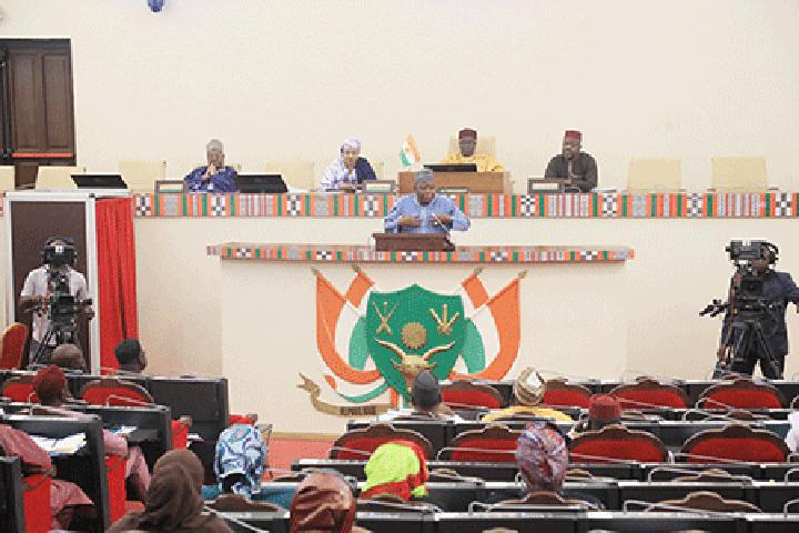 Assemblée Nationale/questions d’actualité : Le ministre de l’Intérieur et de la Décentralisation interpelé sur la situation des déplacés de Torodi Assemblée Nationale/questions d’actualité : Le ministre de l’Intérieur et de la Décentralisation interpelé sur la situation des déplacés de Torodi