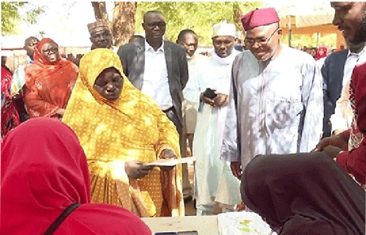 Lancement des activités de transfert monétaire au titre du second cycle du Projet Filets Sociaux Adaptatifs «Wadata Talaka» phase II : 60.681 ménages vulnérables bénéficieront des transferts à travers le pays Lancement des activités de transfert monétaire au titre du second cycle du Projet Filets Sociaux Adaptatifs «Wadata Talaka» phase II : 60.681 ménages vulnérables bénéficieront des transferts à travers le pays