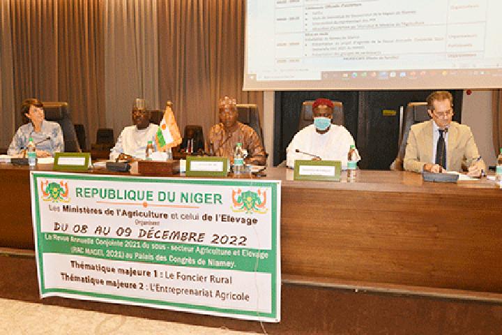 Revue Annuelle Conjointe 2021 du sous-secteur de l’Agriculture et de l’Elevage : Évaluer et analyser la performance du sous-secteur en 2021 Revue Annuelle Conjointe 2021 du sous-secteur de l’Agriculture et de l’Elevage : Évaluer et analyser la performance du sous-secteur en 2021