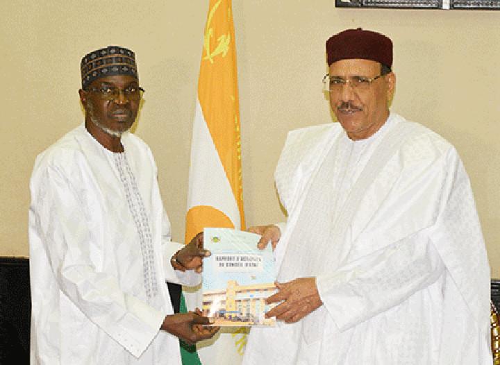 A la Présidence de la République : Le Conseil d’Etat remet son rapport d’activités au Président Mohamed Bazoum A la Présidence de la République : Le Conseil d’Etat remet son rapport d’activités au Président Mohamed Bazoum
