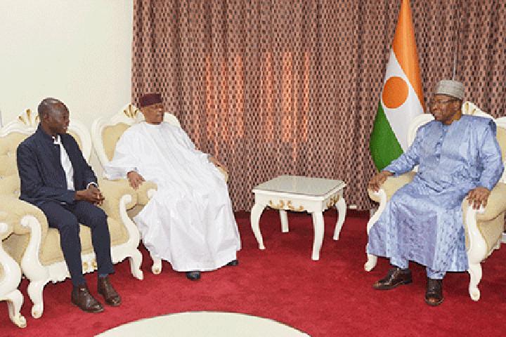 A la Primature : Le Chef du Gouvernement reçoit deux personnalités A la Primature : Le Chef du Gouvernement reçoit deux personnalités