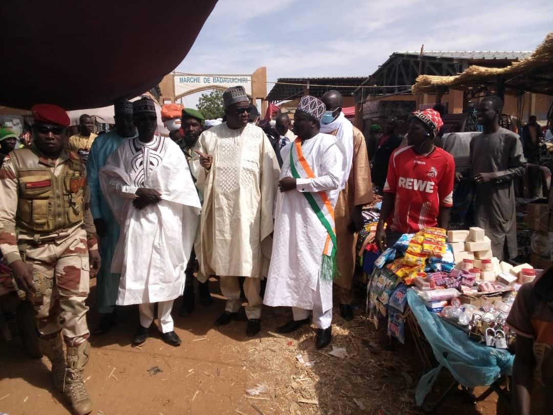 Tahoua : Visite du Ministre du Commerce au marché de Badaguichiri Tahoua : Visite du Ministre du Commerce au marché de Badaguichiri