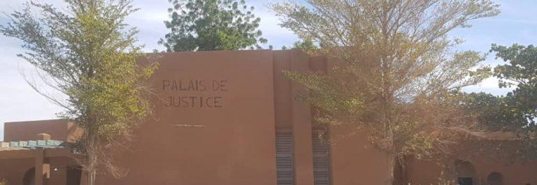 Le Parquet près le Tribunal d’Agadez réagit après notre article intitulé : La HALCIA enquête sur des cas de libération des criminels et disparition des scellés judiciaires Le Parquet près le Tribunal d’Agadez réagit après notre article intitulé : La HALCIA enquête sur des cas de libération des criminels et disparition des scellés judiciaires