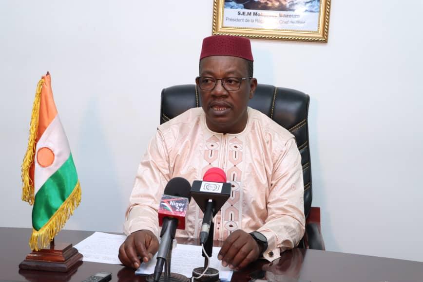 Renouvellement des membres du CSC : Le Ministre de la communication explique le processus aux hommes des médias Renouvellement des membres du CSC : Le Ministre de la communication explique le processus aux hommes des médias