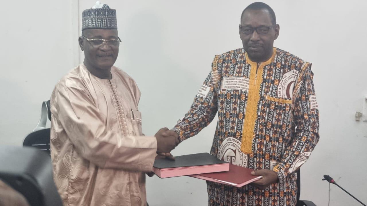 Le Gouvernement et la CDTN signent un protocole d’accord Le Gouvernement et la CDTN signent un protocole d’accord