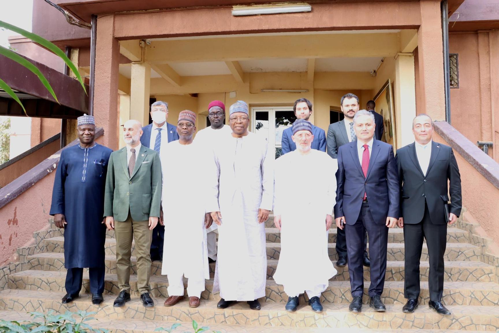 Rencontre Premier Ministre et une délégation du groupe d’amitié parlementaire Türkiye-Niger Rencontre Premier Ministre et une délégation du groupe d’amitié parlementaire Türkiye-Niger