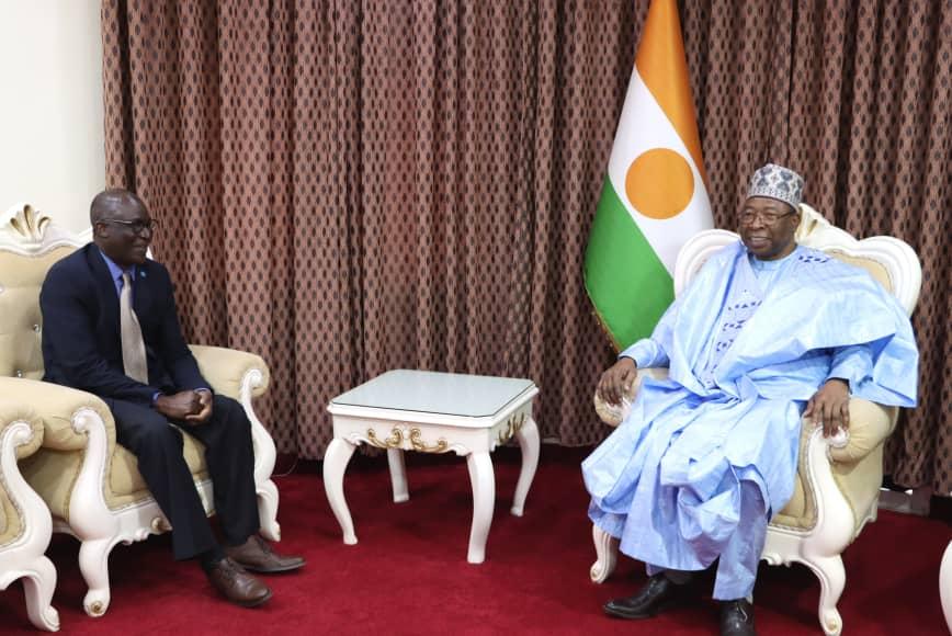 Le Premier Ministre reçoit le représentant de FAO en fin de mission dans le pays Le Premier Ministre reçoit le représentant de FAO en fin de mission dans le pays