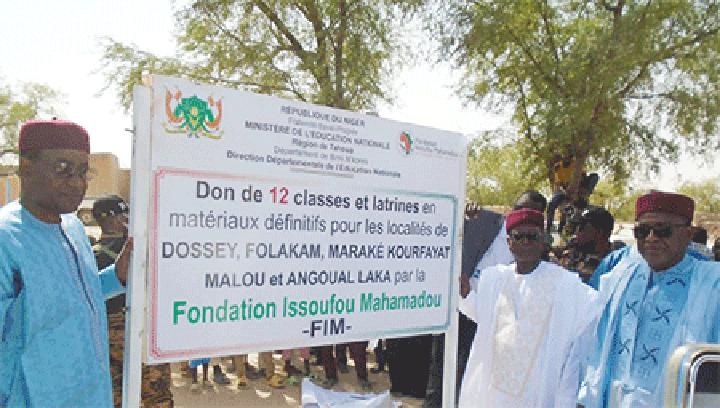 Tahoua/Éducation Nationale : Le ministre Natatou Ibrahim visite plusieurs chantiers et réceptionne 12 salles de classes construites par la FIM dans le département de Konni Tahoua/Éducation Nationale : Le ministre Natatou Ibrahim visite plusieurs chantiers et réceptionne 12 salles de classes construites par la FIM dans le département de Konni