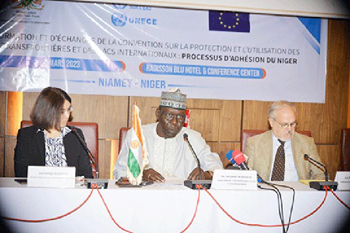 Atelier d’information et d’échange sur la mise en œuvre de la convention sur la protection et l’utilisation des cours d’eau transfrontières et des lacs d’eau internationaux : Pour un meilleur partage de la ressource eau entre les Etats Atelier d’information et d’échange sur la mise en œuvre de la convention sur la protection et l’utilisation des cours d’eau transfrontières et des lacs d’eau internationaux : Pour un meilleur partage de la ressource eau entre les Etats