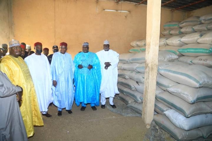 Visite du ministre du Commerce au niveau des marchés de Niamey Visite du ministre du Commerce au niveau des marchés de Niamey