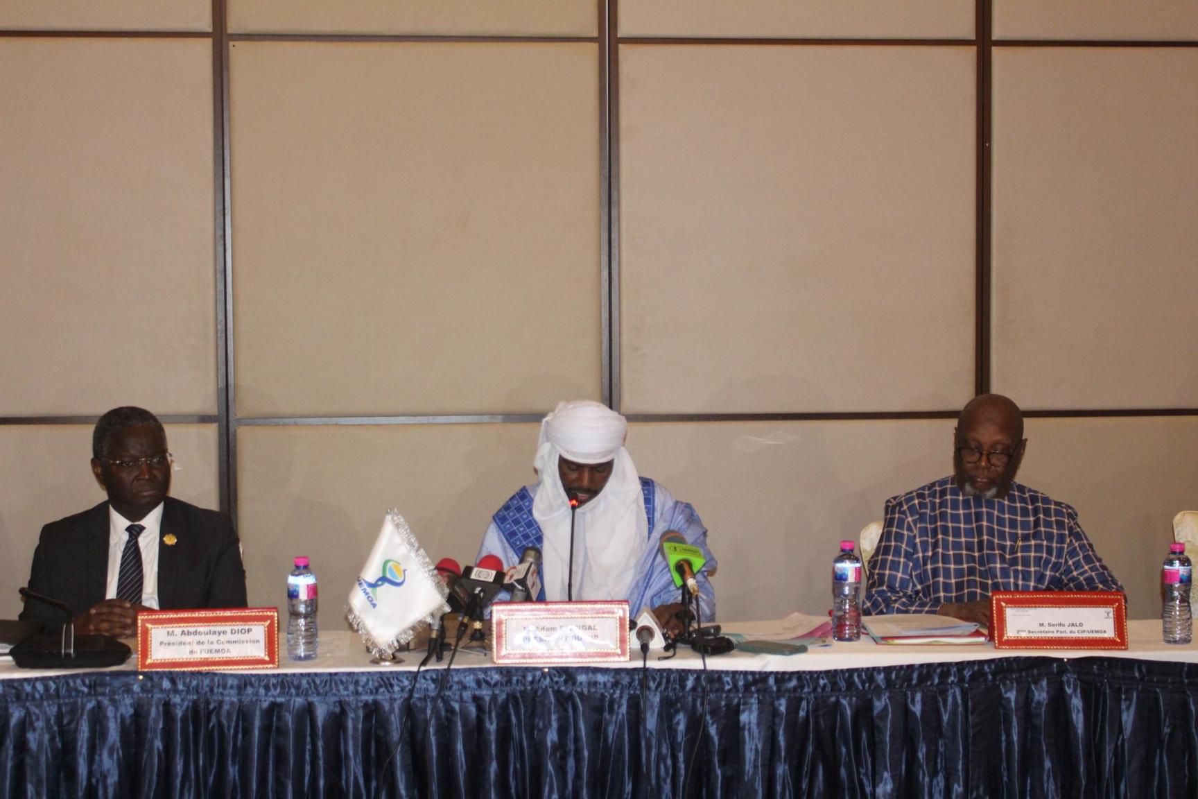 51ème Session du CIP-UEMOA à Niamey : Le Président de la commission UEMOA présente le rapport général 2022 de l’institution devant les députés 51ème Session du CIP-UEMOA à Niamey : Le Président de la commission UEMOA présente le rapport général 2022 de l’institution devant les députés