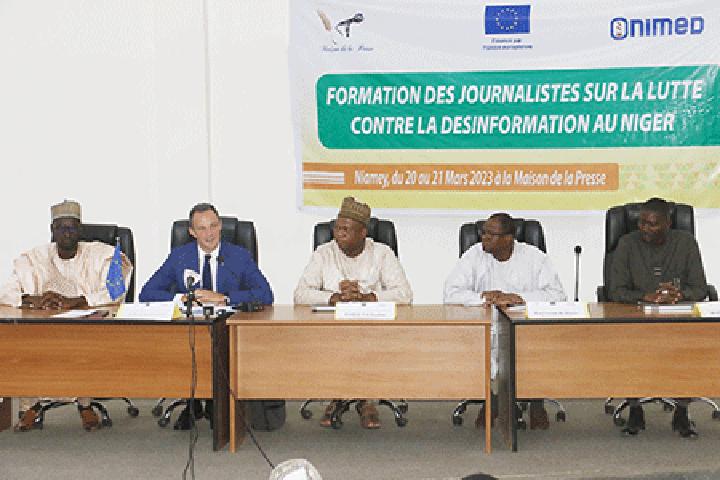 Formation des Journalistes sur la lutte contre la désinformation au Niger : Pour une lutte efficace contre la propagation des fausses nouvelles Formation des Journalistes sur la lutte contre la désinformation au Niger : Pour une lutte efficace contre la propagation des fausses nouvelles