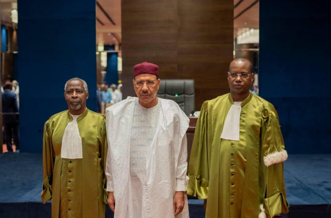 Niger : Deux nouveaux membres de la Cour Constitutionnelle prêtent serment devant le Président de la République Niger : Deux nouveaux membres de la Cour Constitutionnelle prêtent serment devant le Président de la République