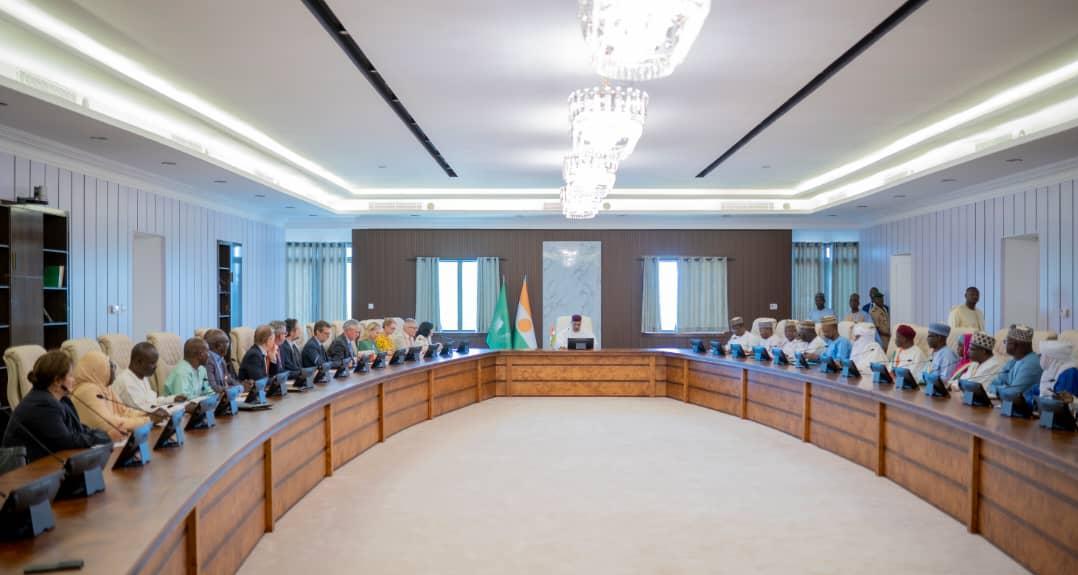 Le Président Mohamed Bazoum rencontre les acteurs de la décentralisation au Niger et les PTF du domaine Le Président Mohamed Bazoum rencontre les acteurs de la décentralisation au Niger et les PTF du domaine