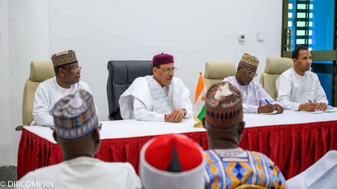 Le Président Bazoum demande aux Associations Islamiques du Niger de prier pour la paix et la sécurité dans le Pays Le Président Bazoum demande aux Associations Islamiques du Niger de prier pour la paix et la sécurité dans le Pays