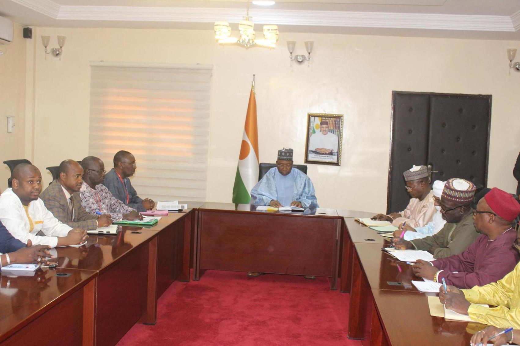 Niamey : Le Premier Ministre et le secrétaire général de la CDTN font le point de la mise en œuvre du protocole d’accord du 23 Janvier 2023 Niamey : Le Premier Ministre et le secrétaire général de la CDTN font le point de la mise en œuvre du protocole d’accord du 23 Janvier 2023