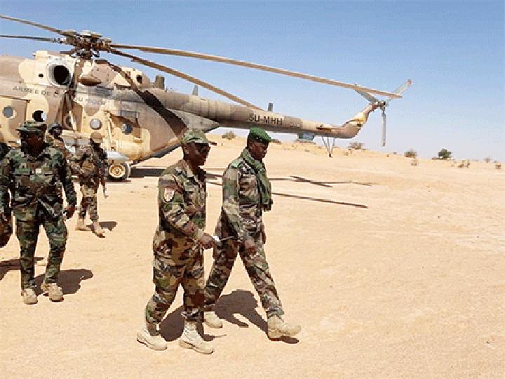 Visite terrain du chef d’Etat major des Armées : Le Général de Division Salifou Mody encourage les unités engagées dans les opérations Visite terrain du chef d’Etat major des Armées : Le Général de Division Salifou Mody encourage les unités engagées dans les opérations