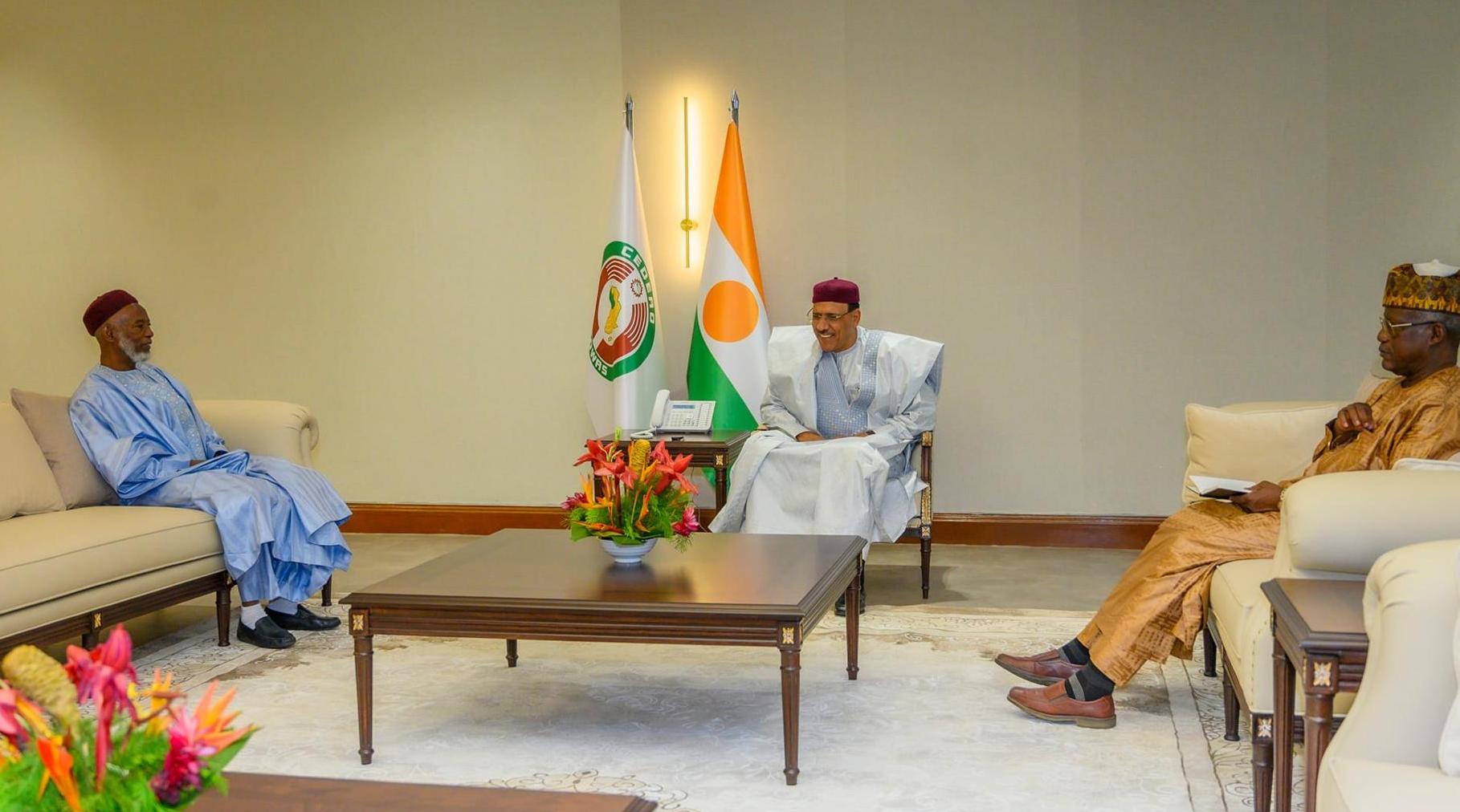 L’Ambassadeur du Tchad au Niger fait ses adieux au Président de la République L’Ambassadeur du Tchad au Niger fait ses adieux au Président de la République