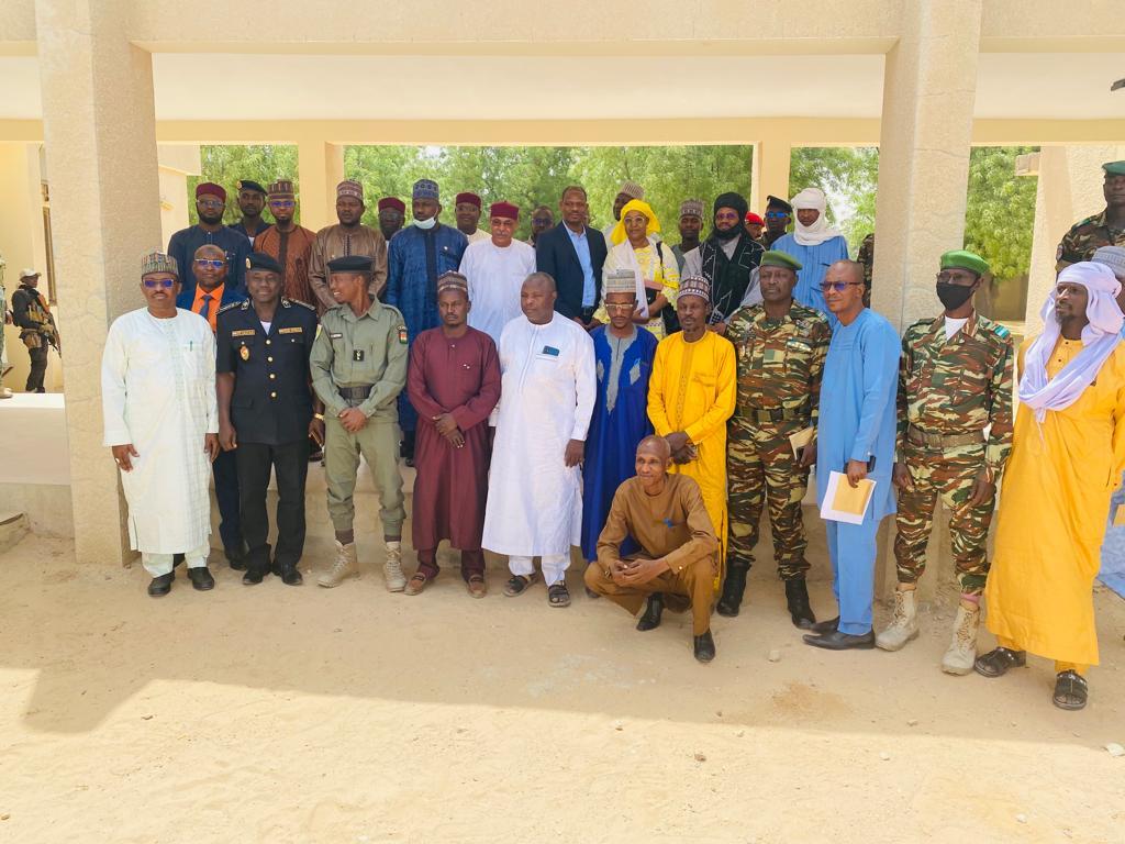 Rencontre d’échanges et de dialogue entre les acteurs de la chaîne pénale du pôle anti-terroriste et les autorités administratives et traditionnelles de la région de Diffa Rencontre d’échanges et de dialogue entre les acteurs de la chaîne pénale du pôle anti-terroriste et les autorités administratives et traditionnelles de la région de Diffa