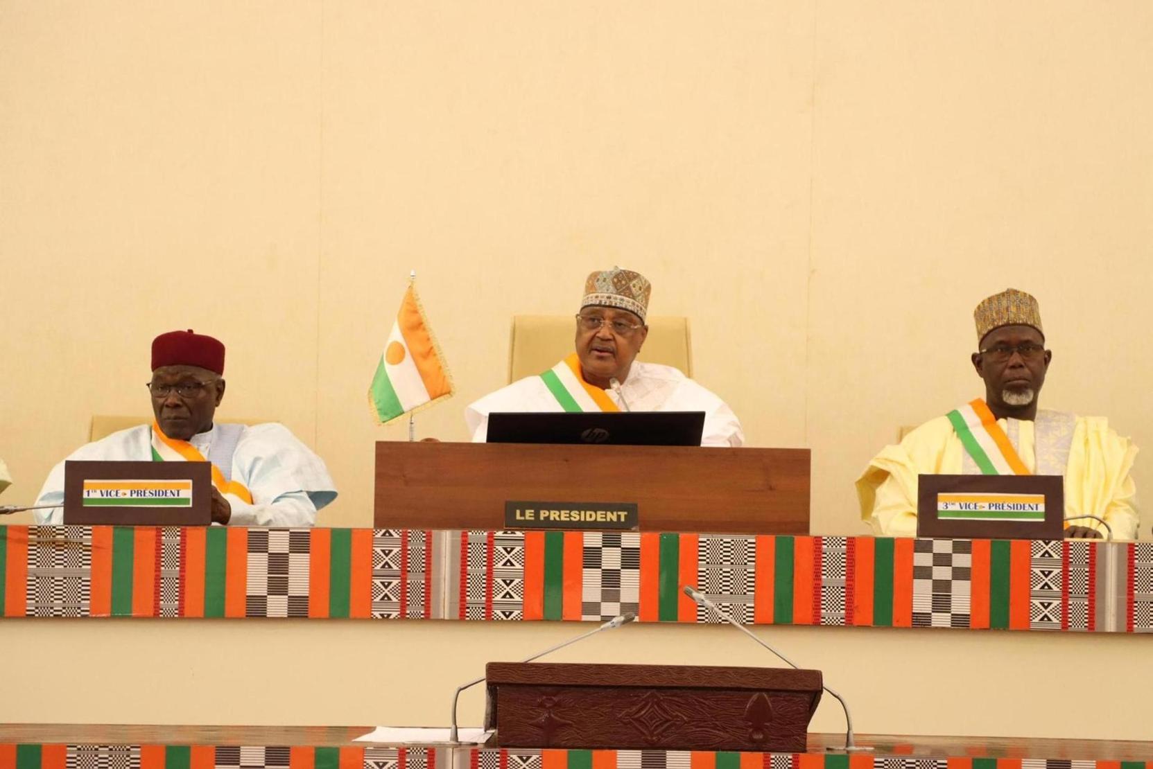Assemblée Nationale : Seini Oumarou invite le Président Bazoum à s’ouvrir aux pays voisins pour constituer un front de riposte plus large contre le terrorisme Assemblée Nationale : Seini Oumarou invite le Président Bazoum à s’ouvrir aux pays voisins pour constituer un front de riposte plus large contre le terrorisme