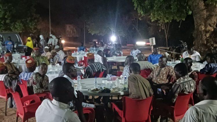 Rupture collective de jeûne : Chrétiens, musulmans et chefs coutumiers autour d’un plat communautaire Rupture collective de jeûne : Chrétiens, musulmans et chefs coutumiers autour d’un plat communautaire
