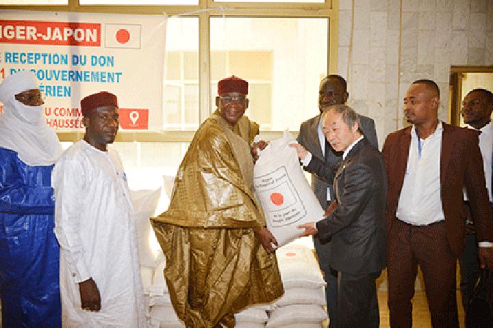 Cérémonie officielle de réception du Riz KR 2021 : Plus de 2370 tonnes pour contribuer à l’amélioration de la situation alimentaire au Niger Cérémonie officielle de réception du Riz KR 2021 : Plus de 2370 tonnes pour contribuer à l’amélioration de la situation alimentaire au Niger