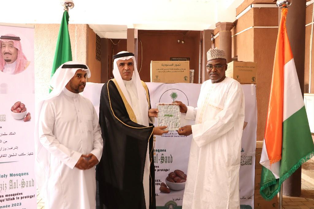 Le Royaume d’Arabie Saoudite fait don de 10 Tonnes de dattes au Niger Le Royaume d’Arabie Saoudite fait don de 10 Tonnes de dattes au Niger