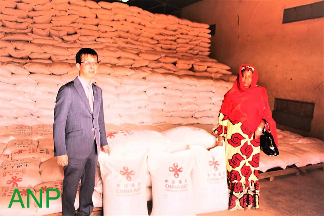 La Chine fait don de 962 Tonnes de riz d’une valeur d’environ 900 millions de FCFA au Niger La Chine fait don de 962 Tonnes de riz d’une valeur d’environ 900 millions de FCFA au Niger