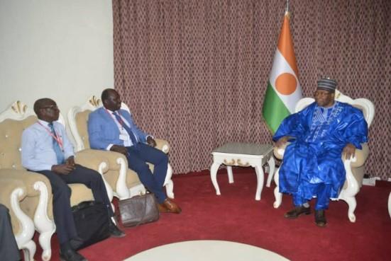 Au Cabinet du Premier ministre: SEM Ouhoumoudou Mahamadou reçoit des personnalités intervenant dans l’éducation Au Cabinet du Premier ministre: SEM Ouhoumoudou Mahamadou reçoit des personnalités intervenant dans l’éducation