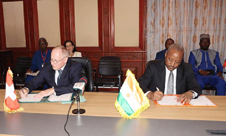 Signature de l’Accord relatif au Programme Rural-Appui au Secteur Eau et Assainissement, (PHRASEA Phase III) : Plus de 11 milliards de F CFA d’appui Suisse pour accompagner le Niger dans l’atteinte de l’ODD N°6 Signature de l’Accord relatif au Programme Rural-Appui au Secteur Eau et Assainissement, (PHRASEA Phase III) : Plus de 11 milliards de F CFA d’appui Suisse pour accompagner le Niger dans l’atteinte de l’ODD N°6
